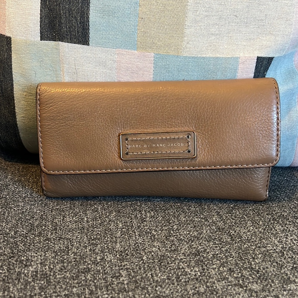 Marc Jacobs leather tan wallet